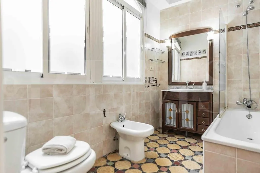 Charming Apartment With Private Patio By Rems マラガ