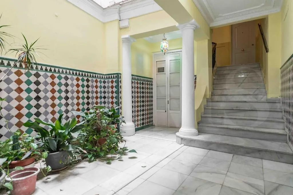 Charming Apartment With Private Patio By Rems マラガ