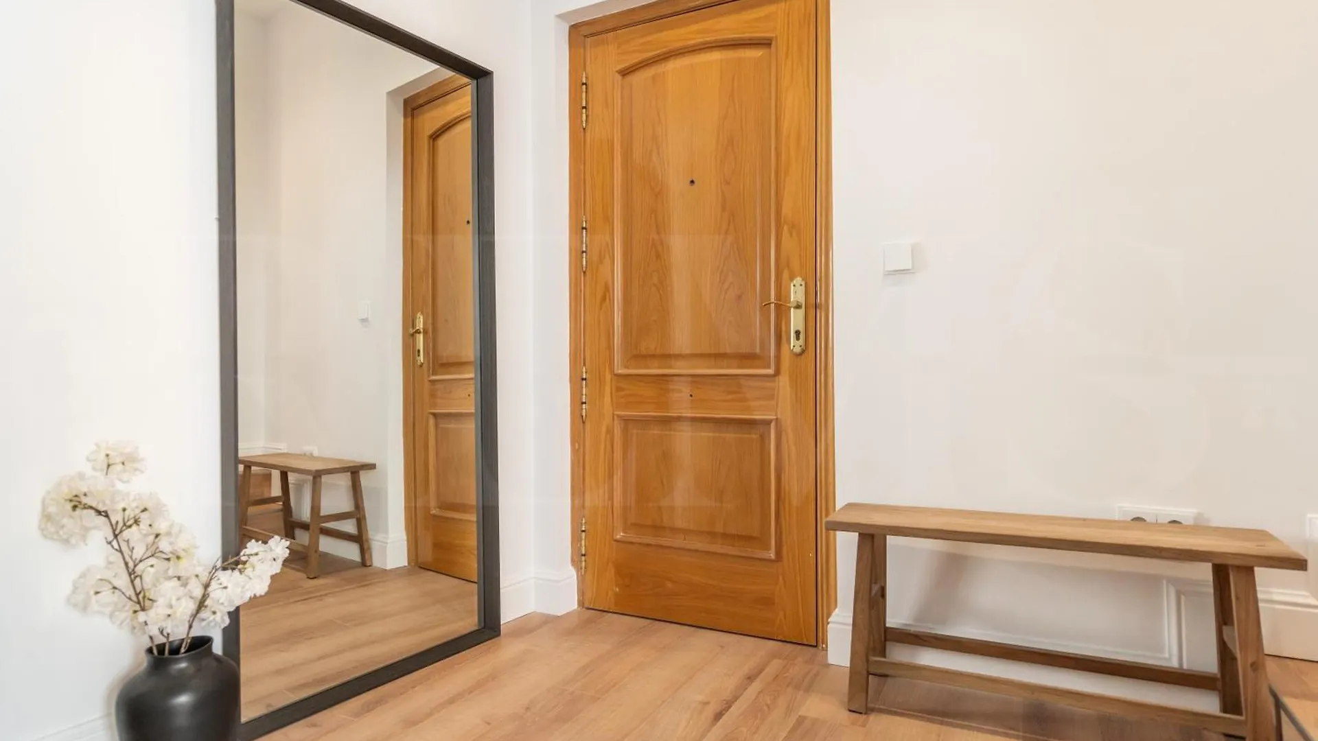 Charming Apartment With Private Patio By Rems マラガ